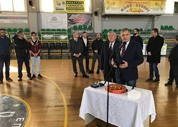 Κοπή πίτας με την ευχή για γήπεδο ποδοσφαίρου