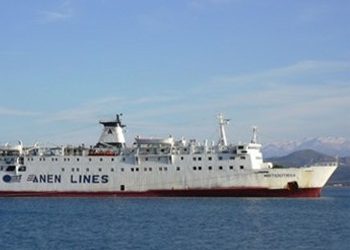 Ακυβέρνητο πλοίο με 53 επιβαίνοντες στον Παγασητικό