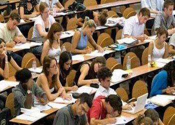 Επίδομα 4.700 ευρώ σε φοιτητές