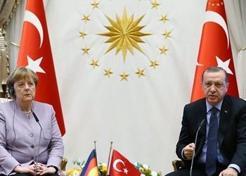 Μαθήματα δημοκρατίας από την Μέρκελ στο «σπίτι» του Ερντογάν