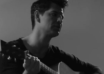 Ο Σάκης Ρουβάς παρουσιάζει το νέο του ερωτικό single (Video)