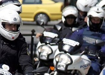 «Χειροπέδες» σε ανήλικους που χτυπούσαν και έκλεβαν ηλικιωμένους