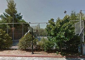 «Το γήπεδο μπάσκετ της οδού Ροδοδάφνης θέλει επισκευή»