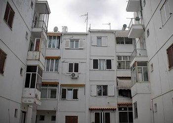 Σύλλογος Εργατικών Κατοικιών: «Πολλά “θα” και εγκατάλειψη »