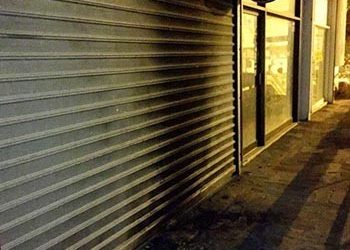 Γκαζάκια στο βιβλιοπωλείο του Άδωνι Γεωργιάδη στην Κηφισιά
