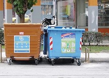 Παρέλαβε 100 καφέ κάδους η Υπηρεσία Καθαριότητας