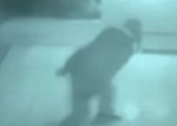 Πέταξαν μολότοφ σε ιδιωτική κλινική στο Χαλάνδρι (Video)