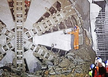 Ο μετροπόντικας πιάνει «Γραμμή 4»
