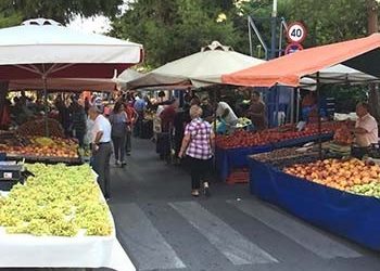 Προσφορά λαϊκης αγοράς Κοντόπευκου στο Κοινωνικό Παντοπωλείο