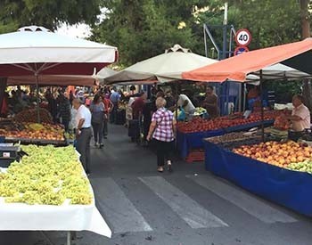 Προσφορά λαϊκης αγοράς Κοντόπευκου στο Κοινωνικό Παντοπωλείο