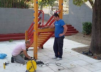 Μια μίνι παιδική χαρά σε κάθε σχολείο!