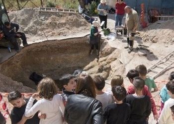 Μυκηναϊκός ομαδικός τάφος βρέθηκε στη Σαλαμίνα