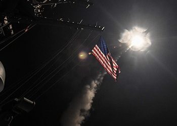 Οι ΗΠΑ βομβάρδισαν τη Συρία με 59 πυραύλους (Video)