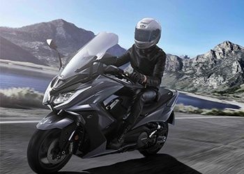 To ΑΚ 550 είναι εδώ και έχει τιμή