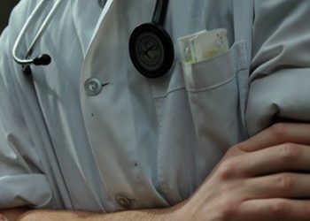 Γιατροί στη Μυτιλήνη χειρούργησαν 80χρονη σε λάθος πόδι