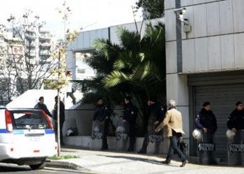 Έπεσαν πυροβολισμοί έξω από το Εφετείο (Video)