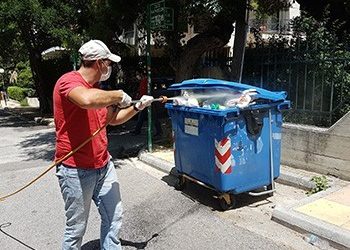 Ψεκασμοί και απολυμάνσεις στους κάδους απορριμμάτων