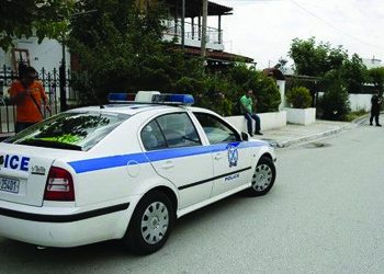 Νεκρός μαθητής στο Μενίδι. Έφοδος της αστυνομίας σε σπίτια
