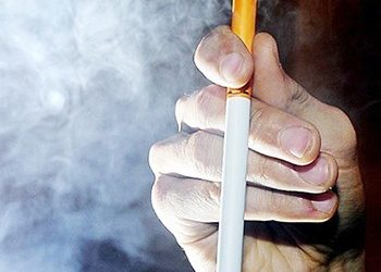 Αντικαπνιστικός νόμος: Δεν σβήνει το τσιγάρο…