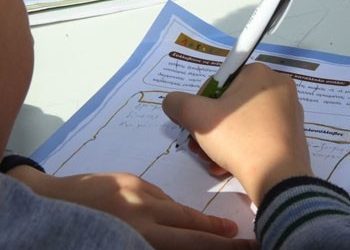 Δασκάλα φίμωνε με σελοτέιπ το στόμα μαθητών πρώτης δημοτικού