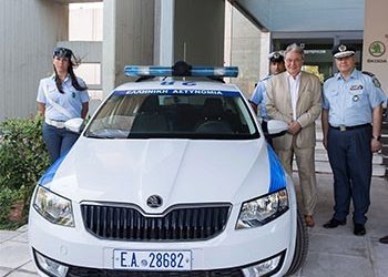 Προσφορά ενός ŠKODA Octavia CNG στην ΕΛΑΣ από την Kosmocar Α.Ε.