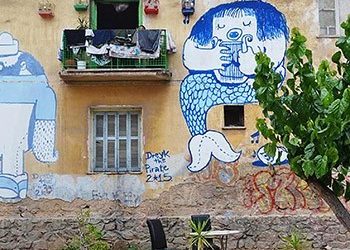 Στη γειτονιά της Στέγης και στη θάλασσα της Σύρου