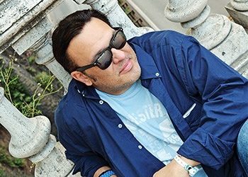 Κ. Λειβαδάς: «Καλύτερα μουσικός σε ταβέρνα, παρά δημόσιος υπάλληλος»