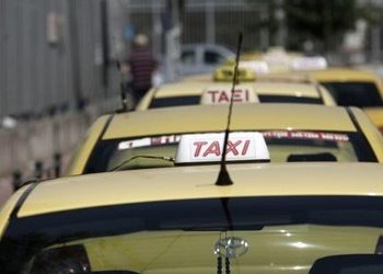 Χειροπέδες σε 13 οδηγούς ταξί για πειραγμένα ταξίμετρα και ταμειακές