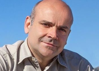 Μαχαίρωσαν το δήμαρχο Ελευσίνας μέσα στο γραφείο του