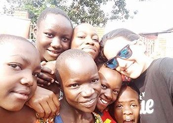 Ολυμπία Μαυρόκωστα: «Η εμπειρία της Ουγκάντα άλλαξε τη ζωή μου»