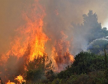 Για δεύτερη ημέρα καίγεται η Ζάκυνθος