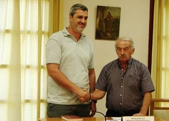 Ο Νίκος Οικονόμου ορκίστηκε ως δημοτικός υπάλληλος