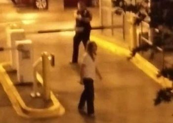 Αστυνομικοί πυροβόλησαν και σκότωσαν εν ψυχρώ φοιτήτρια (video)