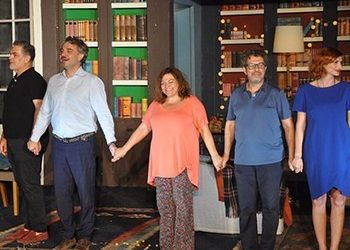 Άφθονο χιούμορ προσέφεραν αγαπημένοι ηθοποιοί στην κωμωδία «Για όνομα…»
