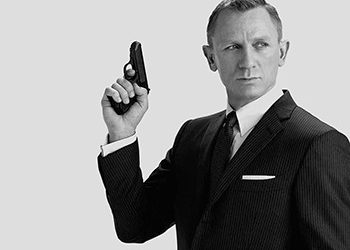 Ντύνουν… γαμπρό τον James Bond