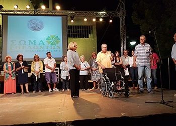 Τα πλαστικά καπάκια έγιναν αναπηρικό αμαξίδιο