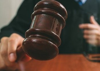 Αντισυνταγματικές οι περικοπές αποδοχών του 2ου Μνημονίου