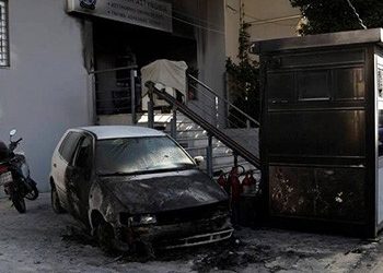 Στη Βουλή οι μολότοφ στο A.T. Πεύκης