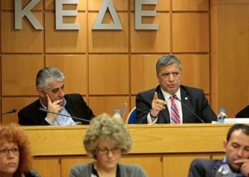 ΚΕΔΕ: «Υπόθεση των Δήμων το υπαίθριο εμπόριο»