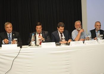 «Ριζική αναδιανομή εξουσιών με ισχυρή Αυτοδιοίκηση»
