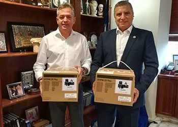 Ο ΙΣΑ δώρισε δύο απινιδωτές στον Δήμο Γεωργίου Καραϊσκάκη
