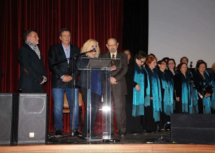 Πλήθος κόσμου χειροκρότησε το αφιέρωμα στον αξέχαστο Αλέκο Σακελλάριο