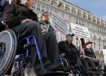 Εξάμηνη παράταση στις αναπηρικές συντάξεις