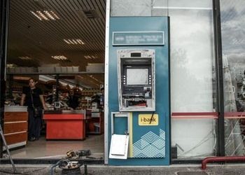 Λυκόβρυση: Ανατίναξαν δύο ΑΤΜ σε σουπερμάρκετ