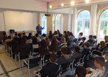Το 4ο Γυμνάσιο Ν. Ηρακλείου επισκέφθηκε τον «Περίπατο Μνήμης της Μικρασιατικής Ερυθραίας»