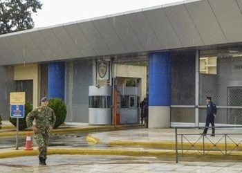 Εισβολή του Ρουβίκωνα στο ΥΠΕΘΑ (video)