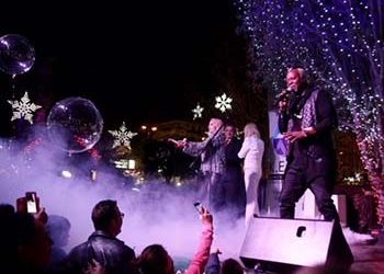 Φωταγωγήθηκε το Χριστουγεννιάτικο δέντρο στο Μαρούσι