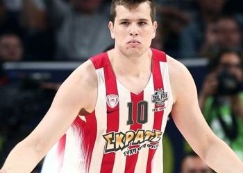 Ρήξη χιαστού ο Αγραβάνης