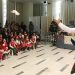 Τα παιδιά δείχνουν τον δρόμο