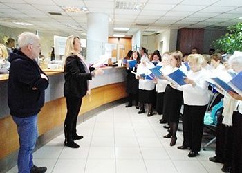Κάλαντα από τη Μικτή Χορωδία 60+